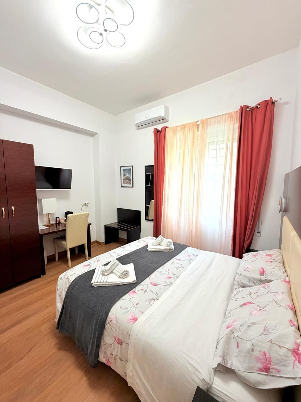 Bed, Photo of the whole room, Bedroom, wardrobe