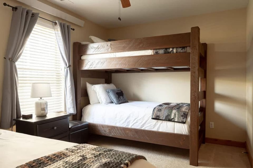 Alluring Rocky MTN Getaway - Free Parking - Fraser House in Fraser
