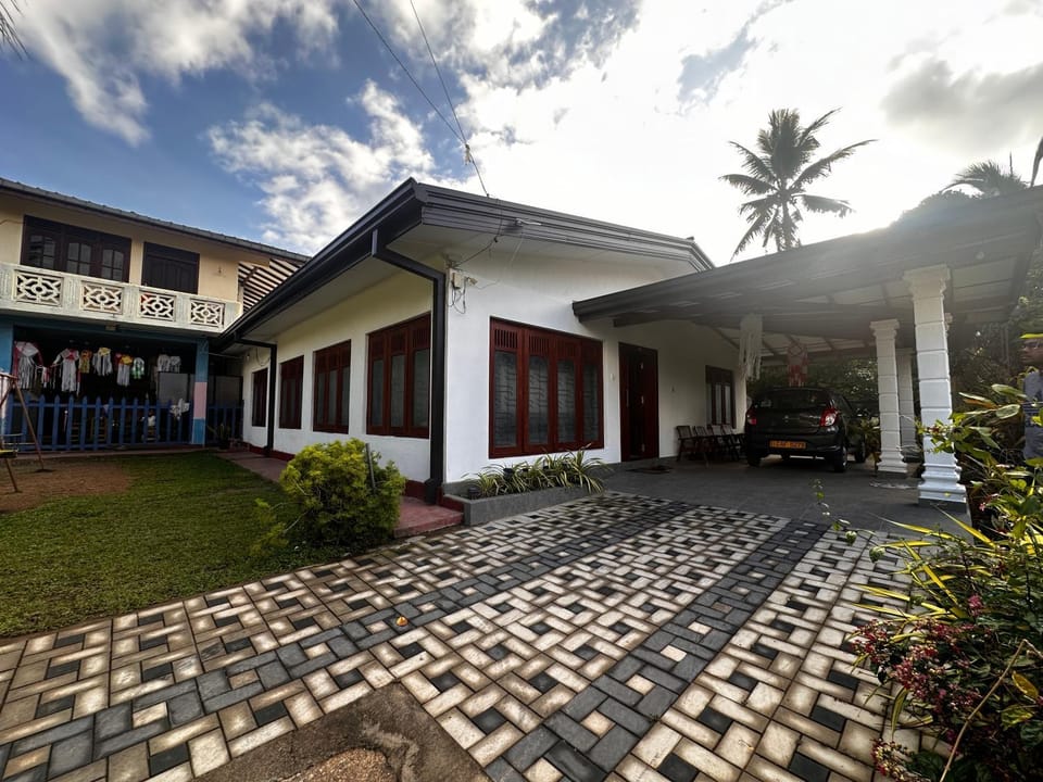 Oasis Traditional SL House in Western Province