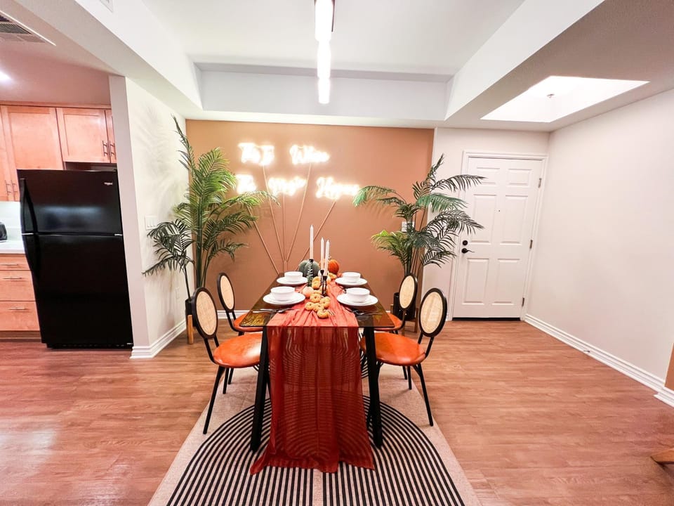Beautiful 2 BD 3 Beds in Heart of Encino 105 Apartment in Encino