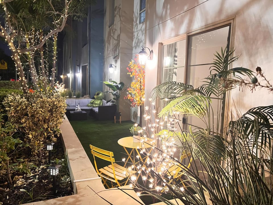 Beautiful 2 BD 3 Beds in Heart of Encino 105 Apartment in Encino