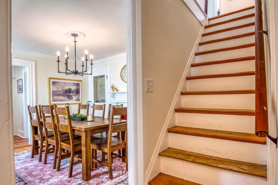 Spacious 6BR close to Portsmouth beaches and UNH House in Dover