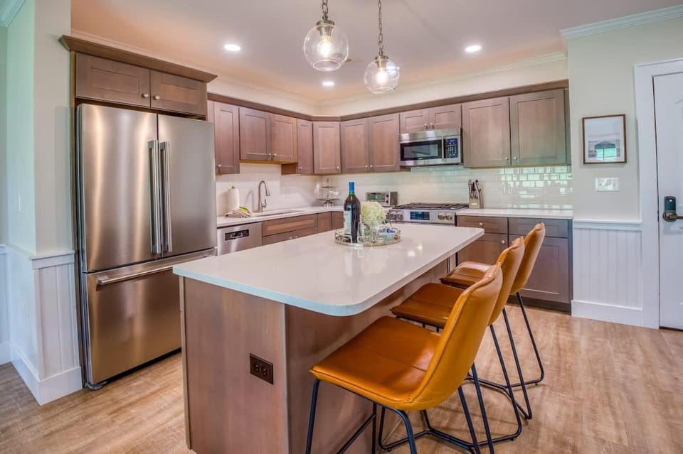 True Upscale Ski In & Out Condo with Pool & Hot Tub House in North Conway