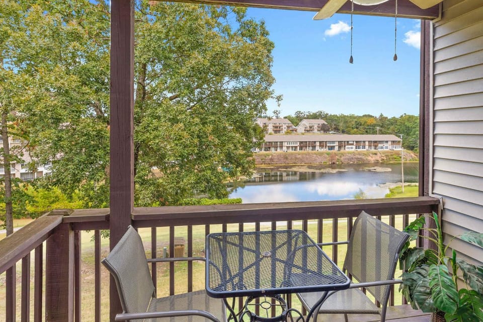The Roost Royale-No Stairs Indoor pool Hot Tub House in Branson