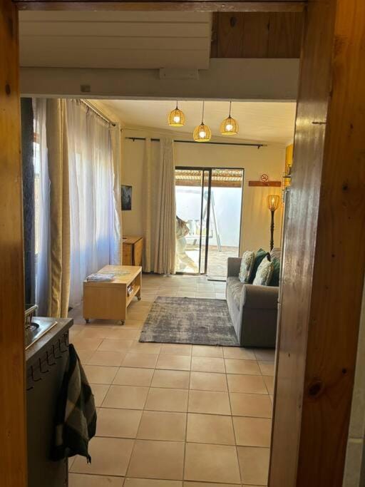 Mountain Views, beach walks, heart of old village Apartment in Cape Town