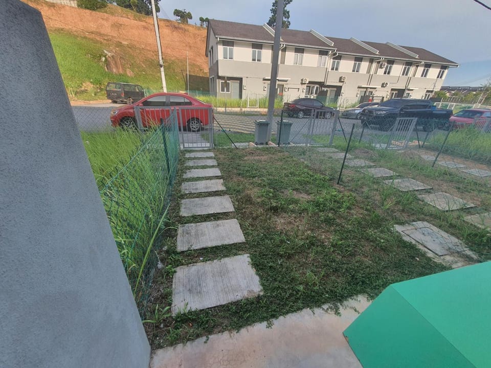 Property building, Neighbourhood, Natural landscape, Garden view
