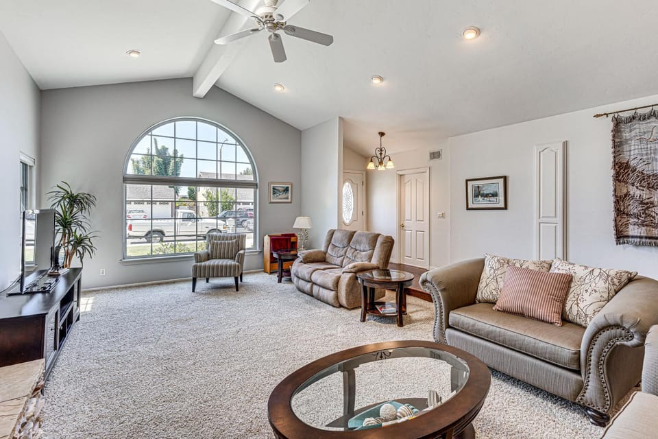 3 Mi to Huntington State Beach: Home w/ Backyard! House in Huntington Beach