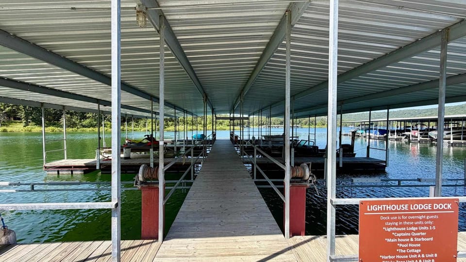 Wake Zone Lighthouse Lodge - Lake Views House in Kimberling City