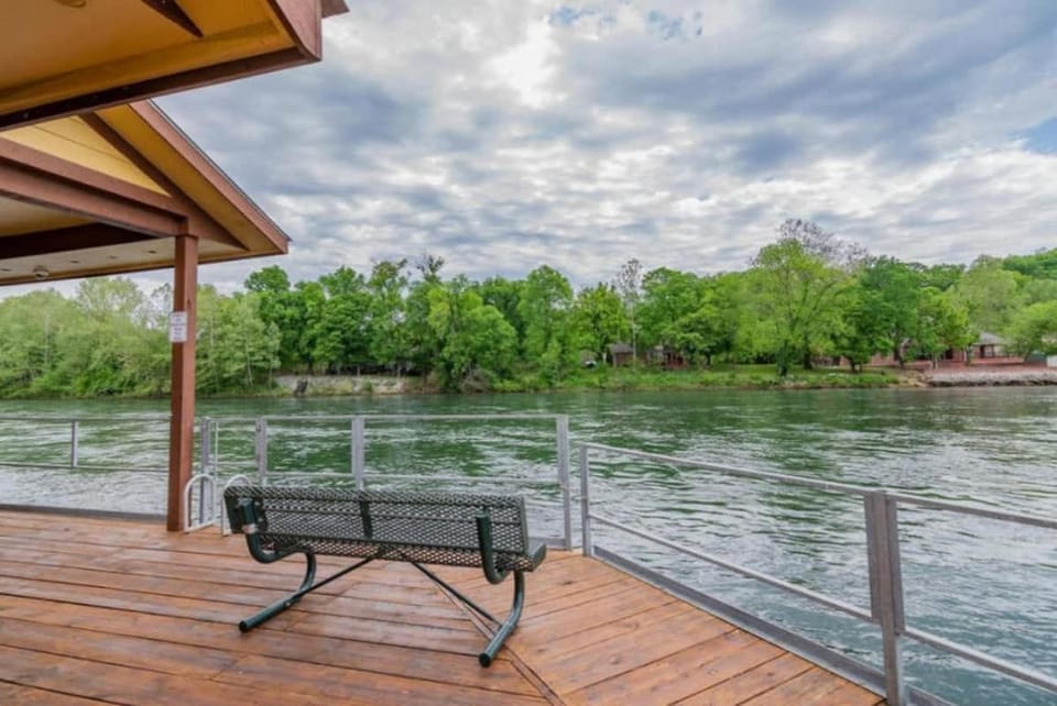 WaterWay - Balcony view of Lake Taneycomo House in Branson