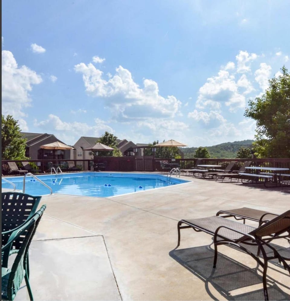Libby's Perch No Stairs Outdoor Pool House in Indian Point