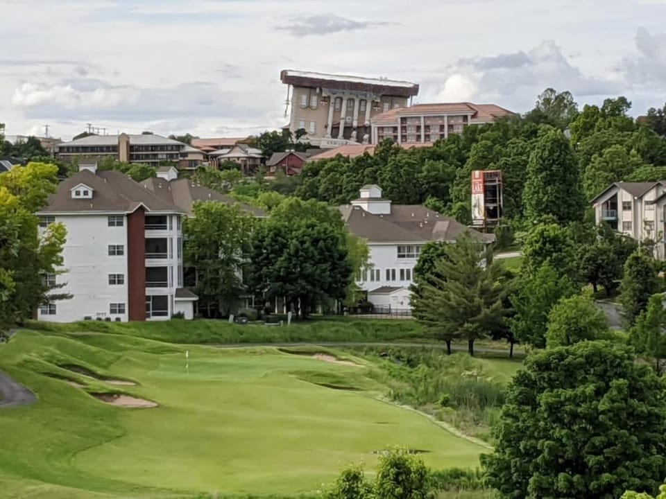 Shelter in Faith- Amazing Golf Views House in Branson