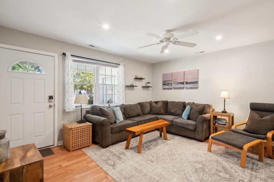 Cozy 2BR Condo - Beachside Bliss with Yard Space condo Apartment in Cape May