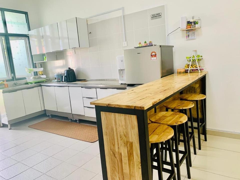 Kitchen or kitchenette, Dining area, minibar