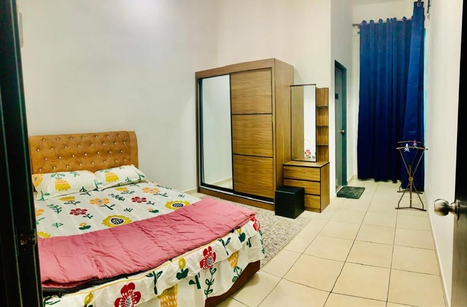 Bed, Bathroom, Photo of the whole room, Bedroom, wardrobe