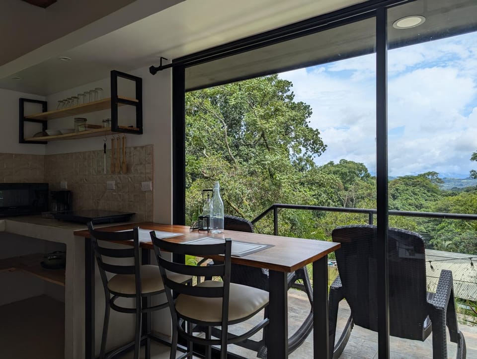 Kitchen or kitchenette, Seating area, Dining area