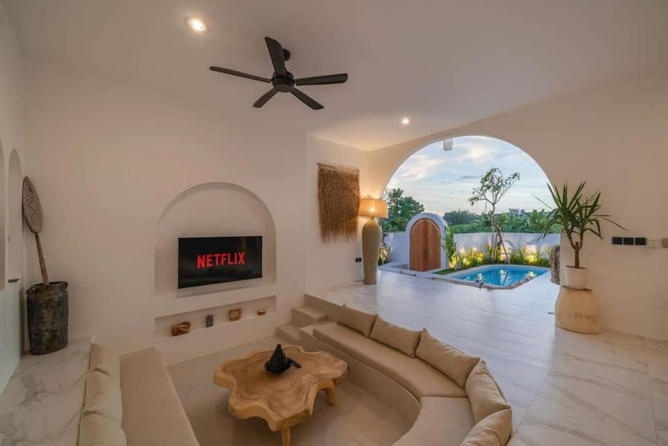 Villa AMARYA - NEW Ricefields View 3BR Central - Canggu beach Villa in North Kuta