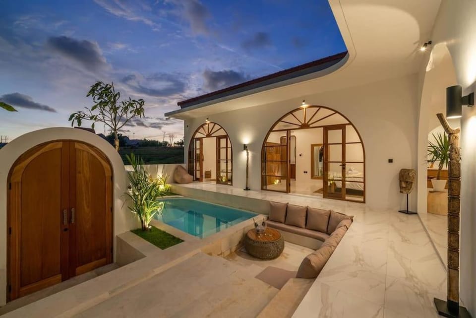 Villa AMARYA - NEW Ricefields View 3BR Central - Canggu beach Villa in North Kuta