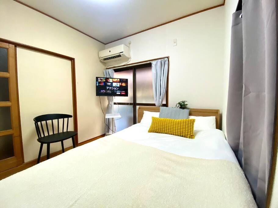 Bed, TV and multimedia, Photo of the whole room, Bedroom, air conditioner