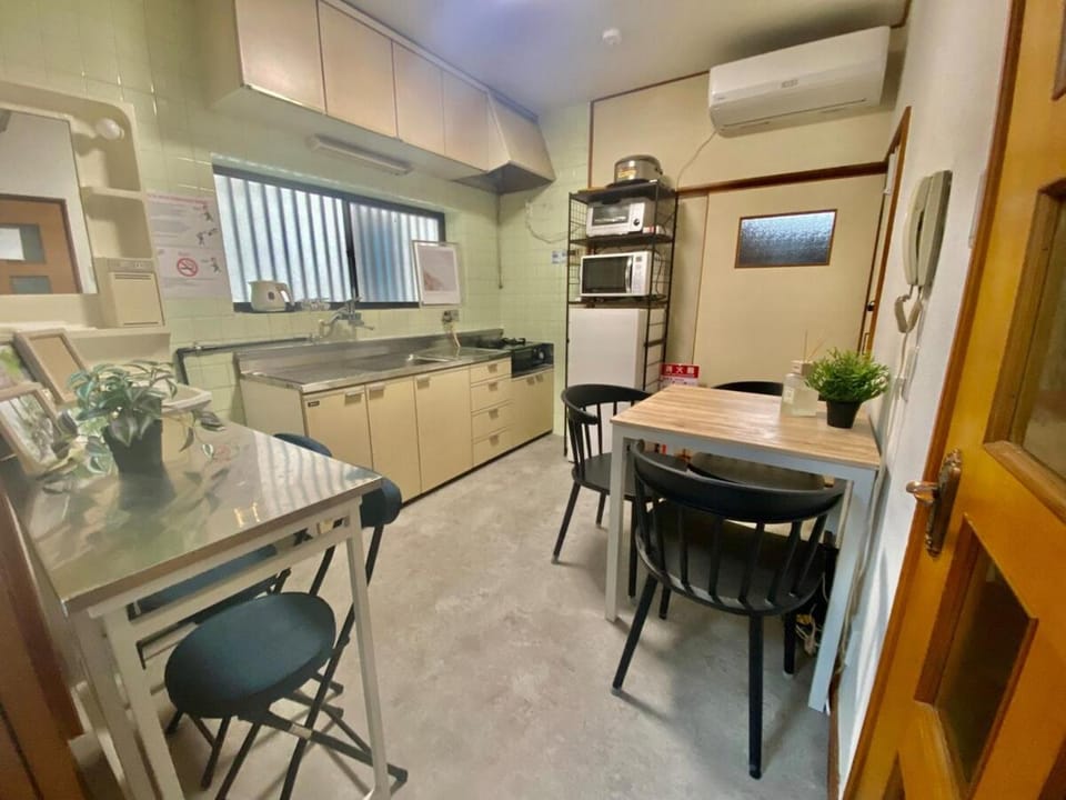 Living room, Dining area, stove, air conditioner