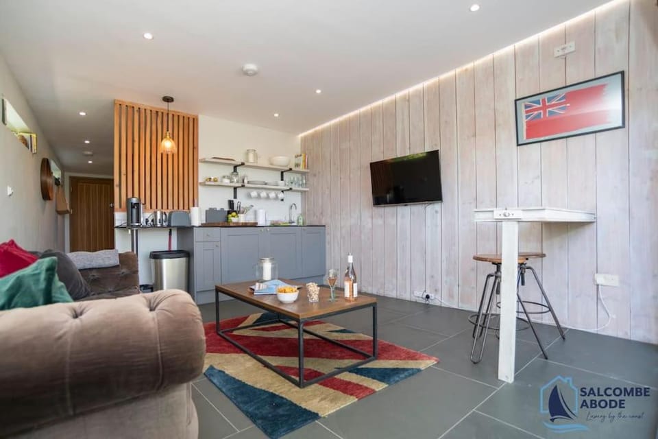 TV and multimedia, Kitchen or kitchenette, Living room, Seating area