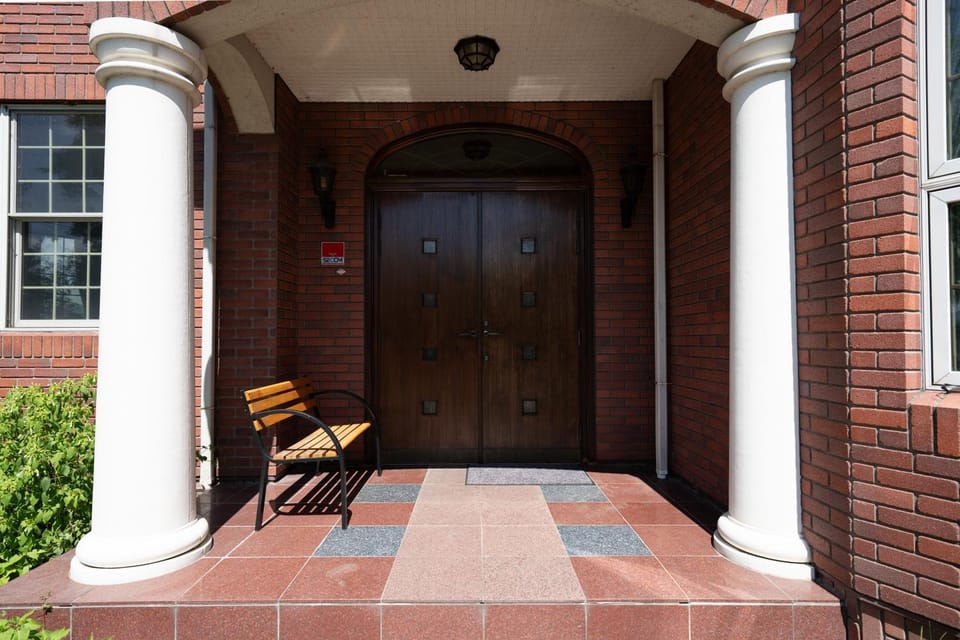 Property building, Facade/entrance, Day