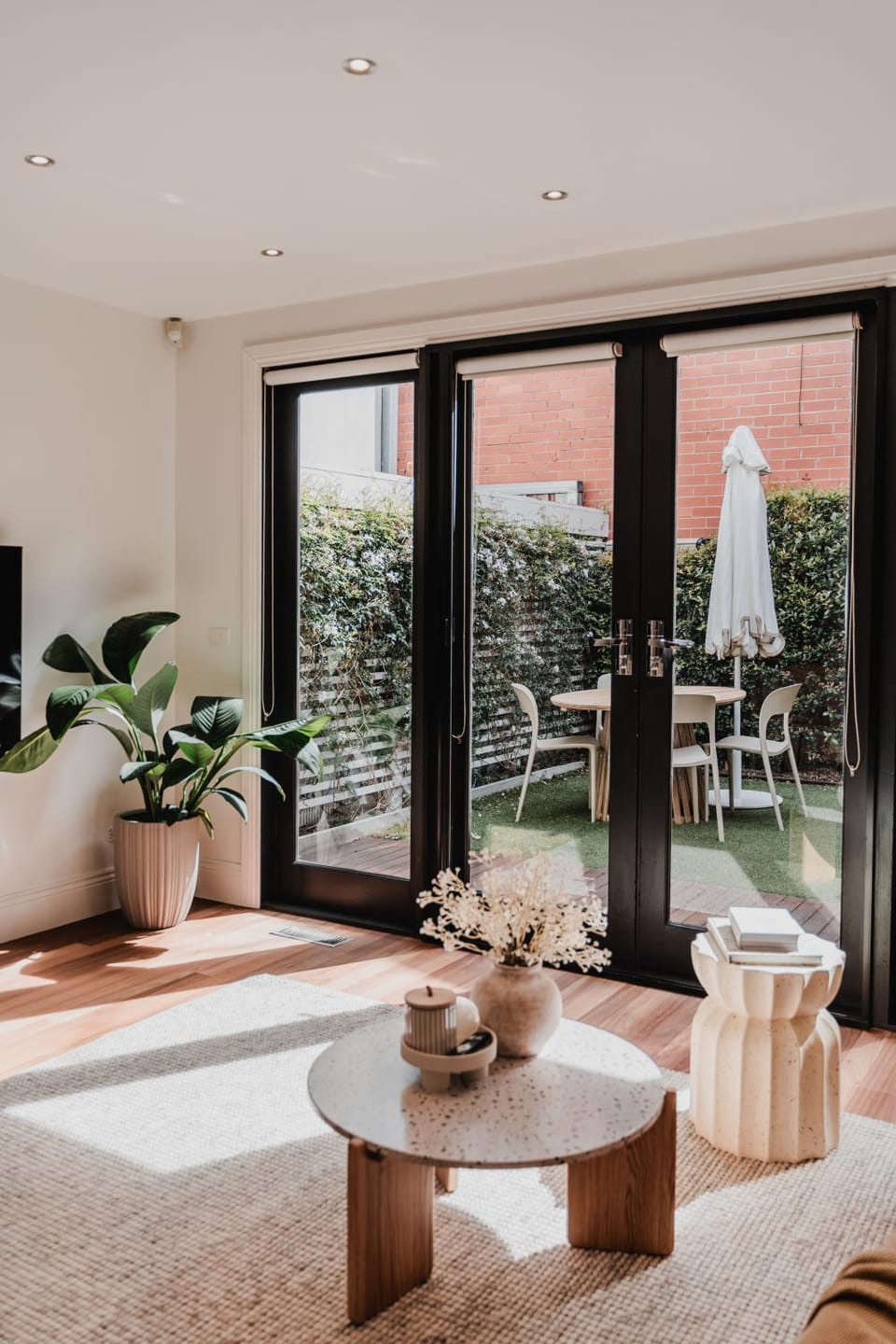 Garden, View (from property/room), Living room