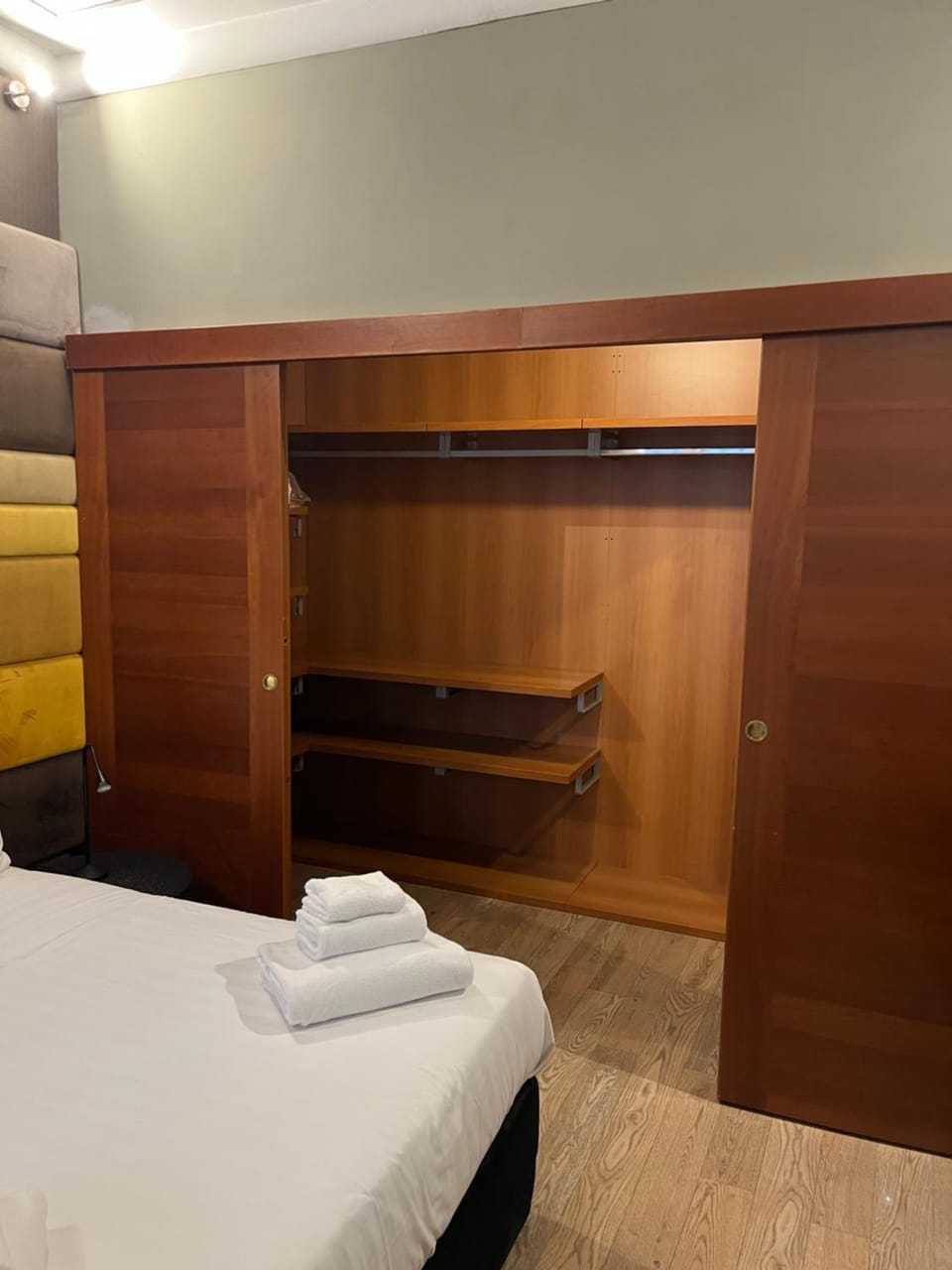 Bedroom, wardrobe