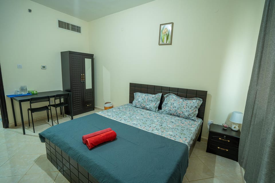 Bed, Bedroom, towels, wardrobe