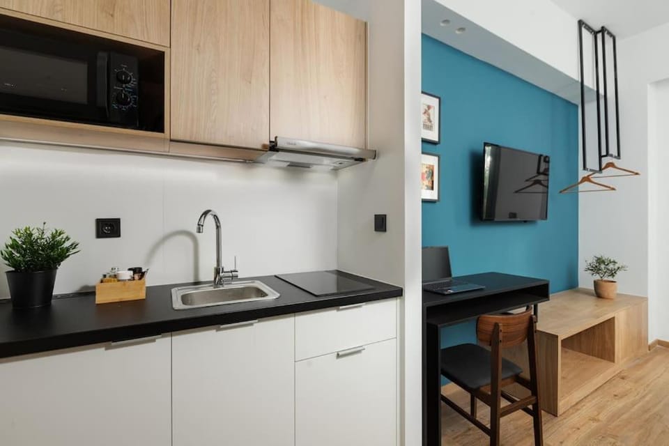 The Meta Stay - Rooftop Access Downtown Studio Apartment in Athens