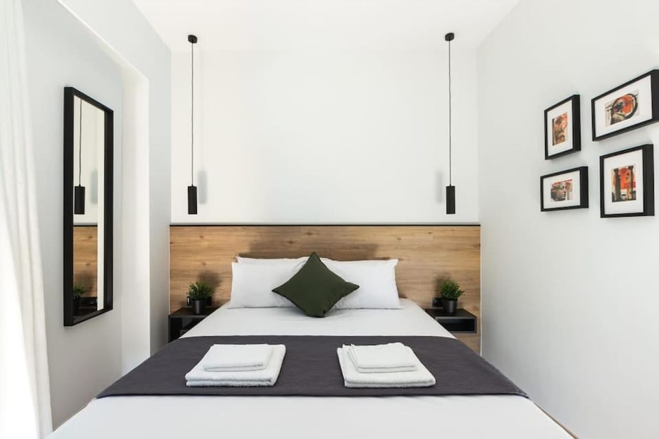 The Meta Stay - Rooftop Access Downtown Studio Apartment in Athens