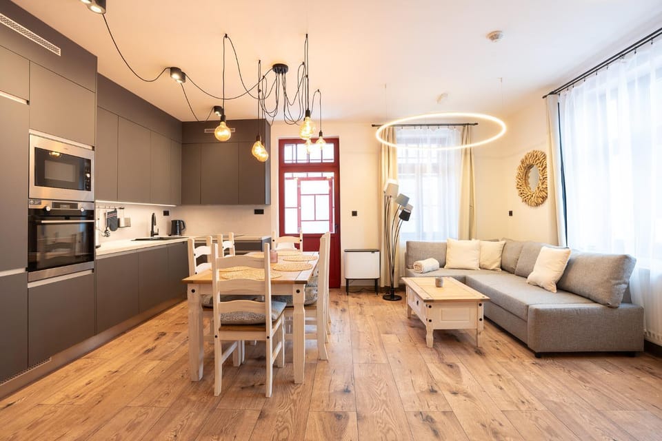 Kitchen or kitchenette, Living room, Seating area, Dining area, oven, stove