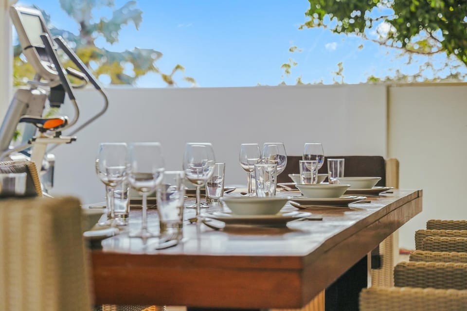 Patio, Dining area