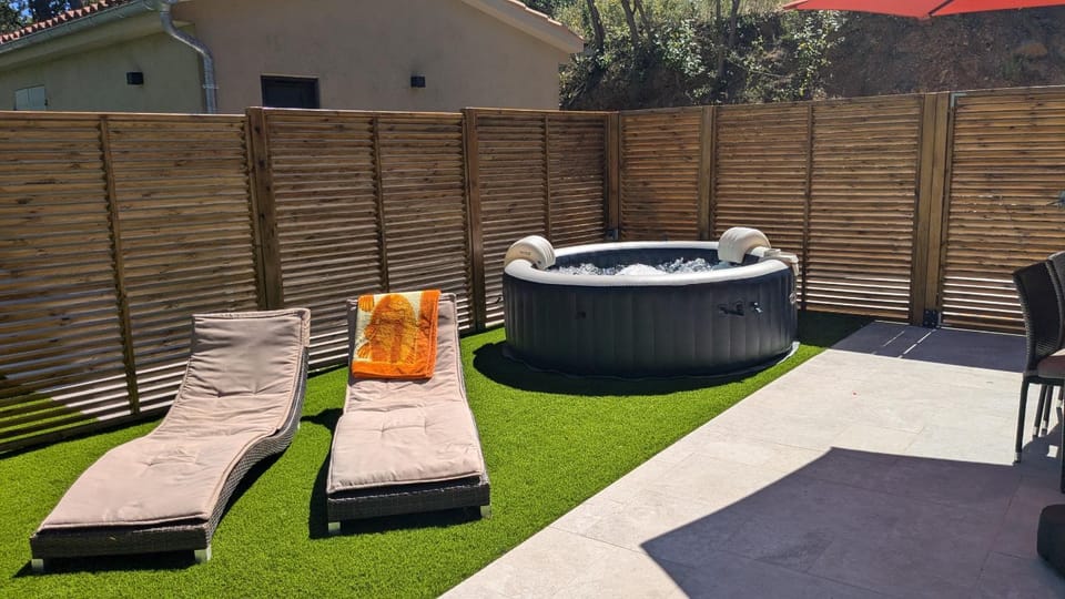 Patio, Day, Hot Tub, Spa and wellness centre/facilities
