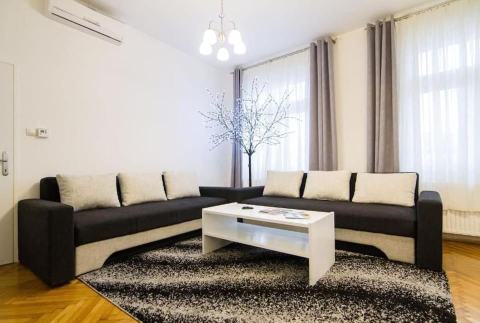 Living room, Seating area, air conditioner
