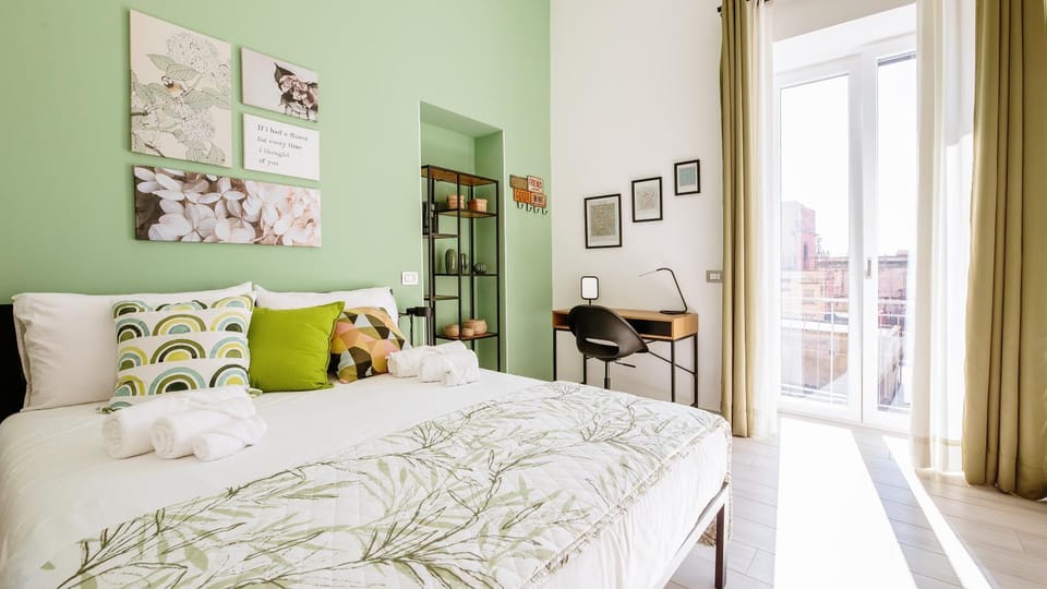 Seating area, Bedroom