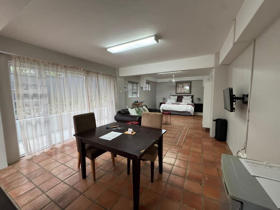 TV and multimedia, Dining area
