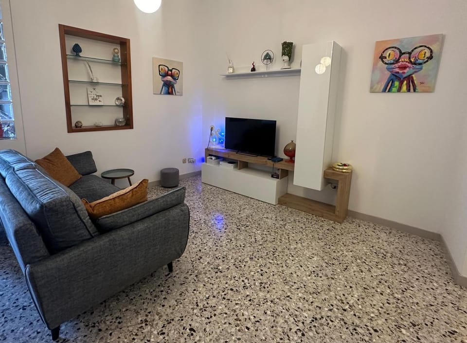 Communal lounge/ TV room, Living room