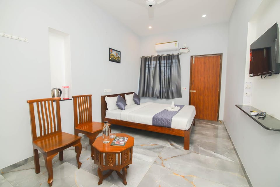 Bed, TV and multimedia, Photo of the whole room, Bedroom, air conditioner