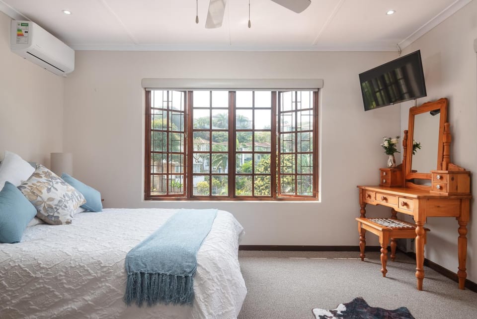 Bed, TV and multimedia, Bedroom, air conditioner