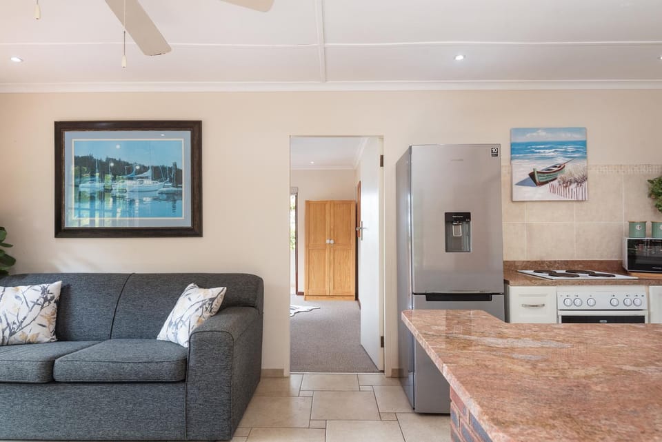 Kitchen or kitchenette, Living room, Seating area, oven