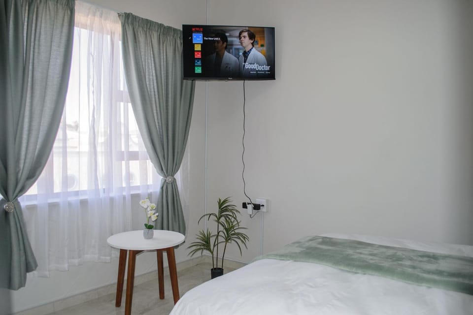 Bed, TV and multimedia, Bedroom
