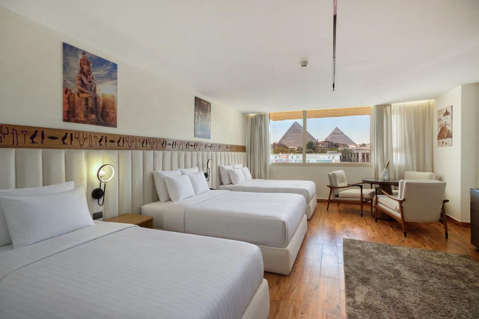 Bed, TV and multimedia, Photo of the whole room, Seating area, Bedroom