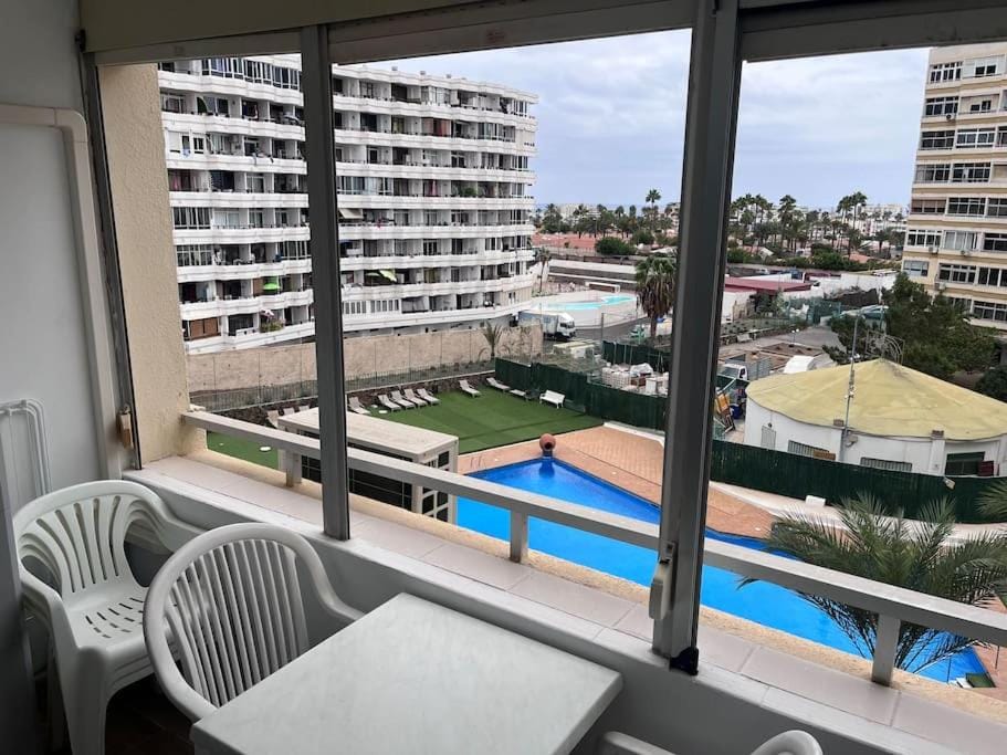 Design seaview flat next to Yumbo Apartment in Maspalomas