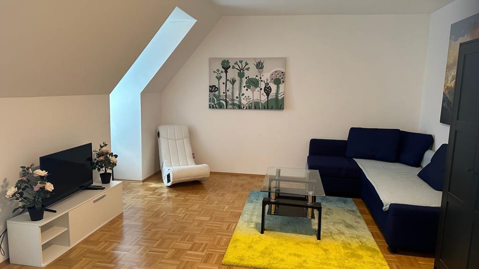 Living room, Photo of the whole room, Seating area