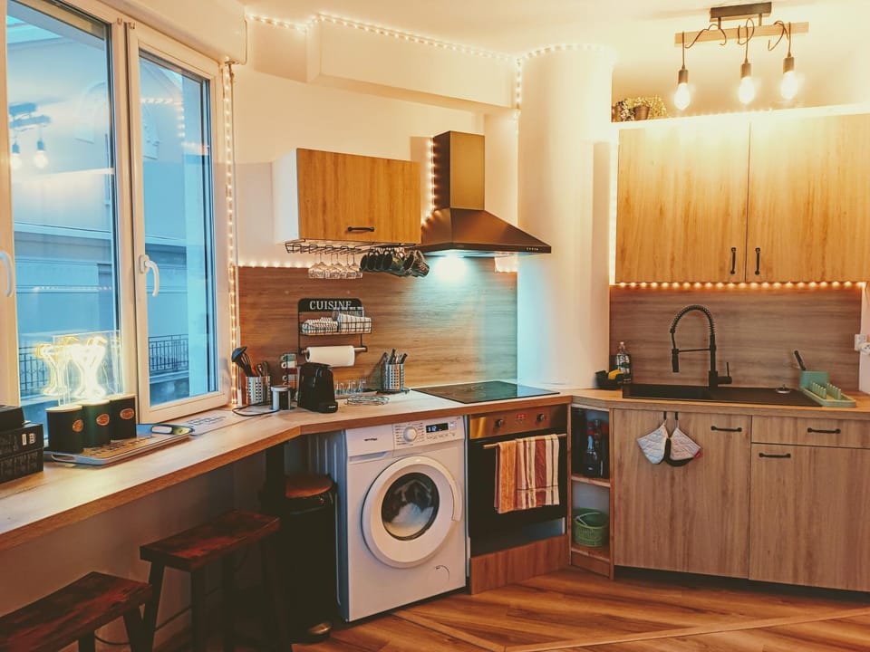 Coffee/tea facilities, Kitchen or kitchenette, oven, pet friendly, stove, toaster, washing machine