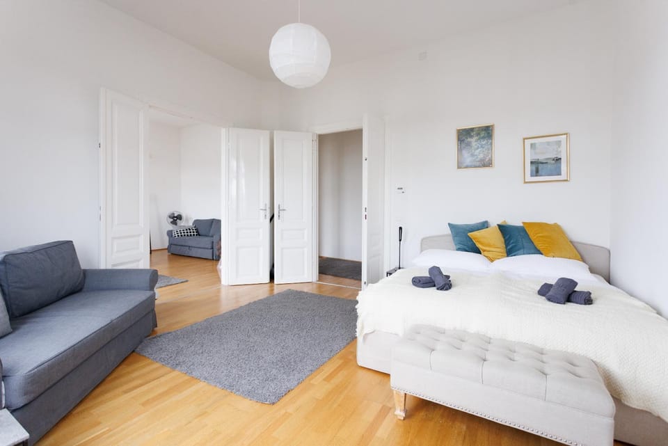 Bed, Photo of the whole room, Seating area, Bedroom, towels
