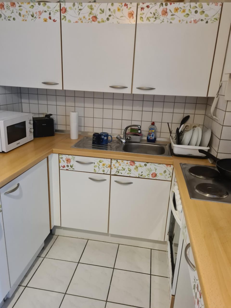 Coffee/tea facilities, Kitchen or kitchenette, stove, toaster