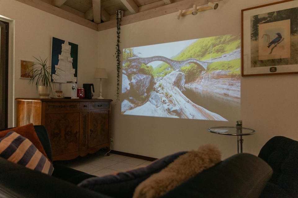 Communal lounge/ TV room, TV and multimedia, Living room, Seating area, Evening entertainment