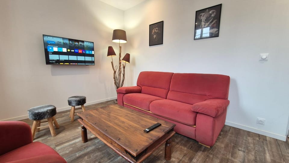 Communal lounge/ TV room, Living room