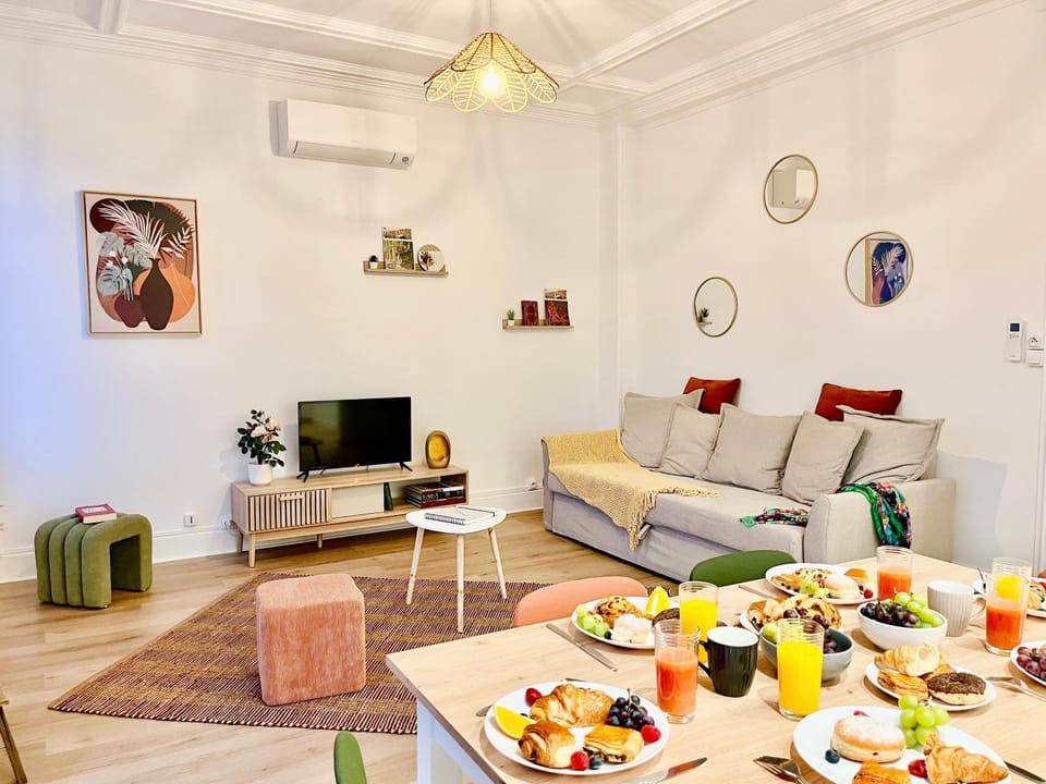 TV and multimedia, Living room, Dining area